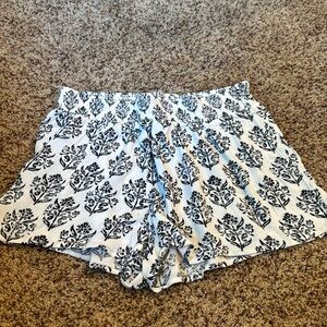 🎁 3/$15 - Mossimo Supply Co Cream and Black Shorts, Large